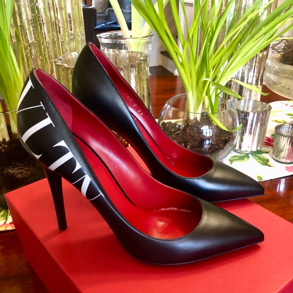 ❌SOLD❌NWT Authentic Valentino Garavani LOGO VLTN Pump Heels